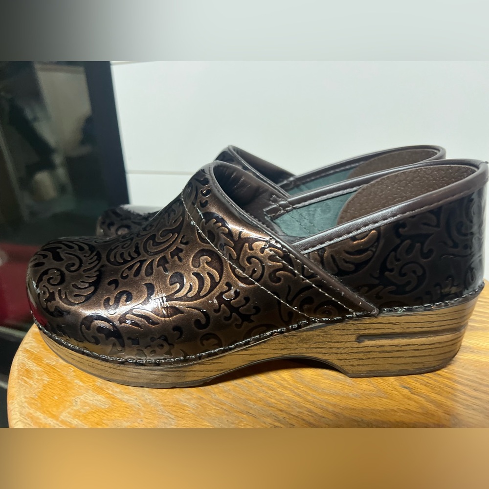Dansko Professional Clog, Size 40, Patent Brown D… - image 2